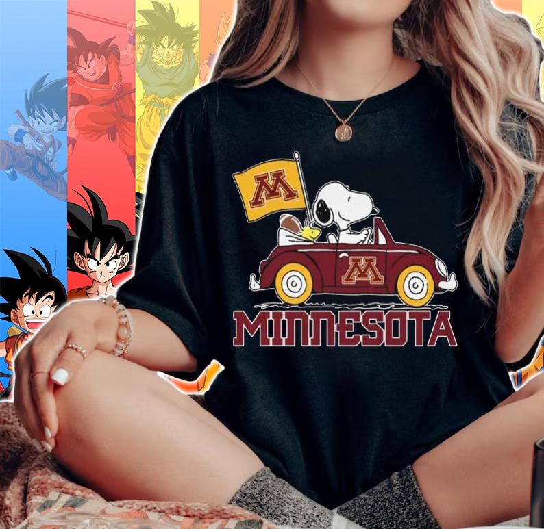Snoopy And Woodstock Driving Car Minnesota Golden Gophers Flag t-shirt woman shirt