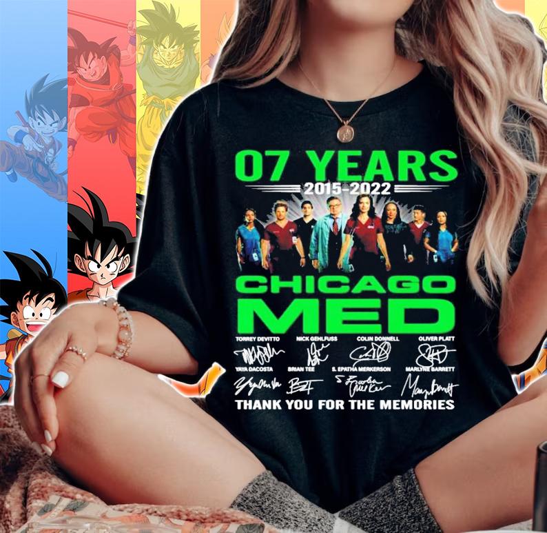 07 years 2015 2022 Chicago Med signatures t-shirt woman shirt