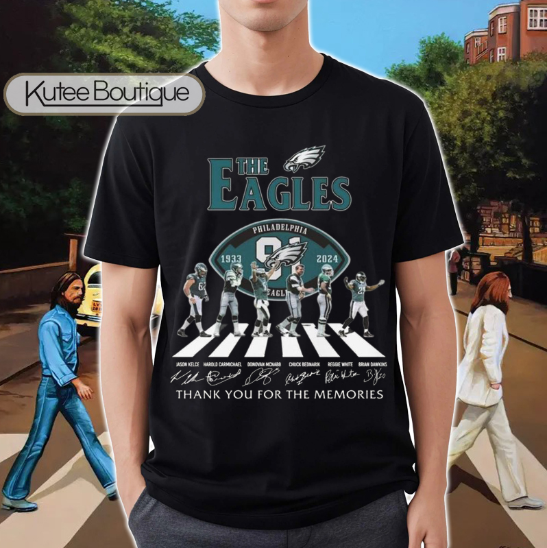 The Eagles Philadelphia Eagles The Beatles Abbey Road 91 Years 1933-2024 Signatures T-Shirt