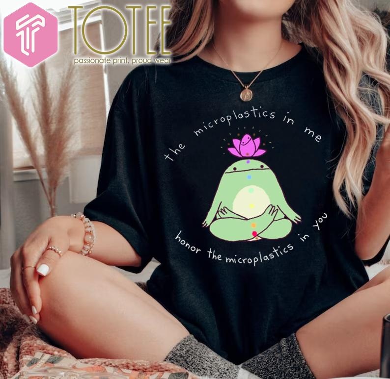 Yoga Frog The Microplastics In Me Horror The Microplastics In You T-shirt 4